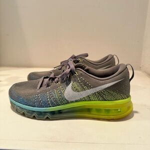 Nike Women’s gray tennis shoes